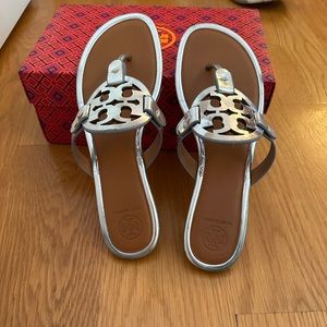 Tory Burch Miller Mirror Size 8